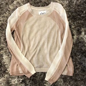 AīKo open back sweater